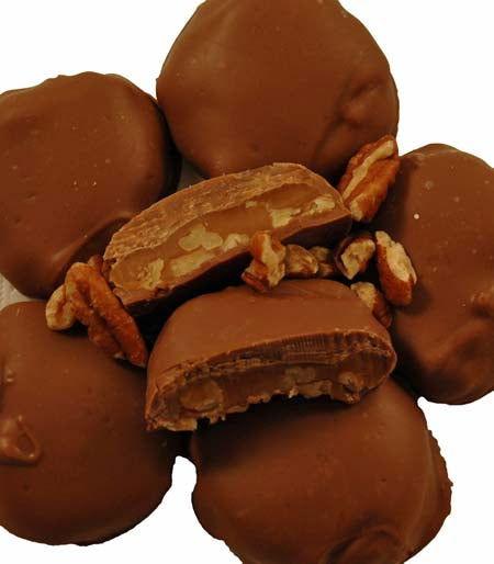 Chocolate Paw Prints 1 Pound Box - CandyFavorites